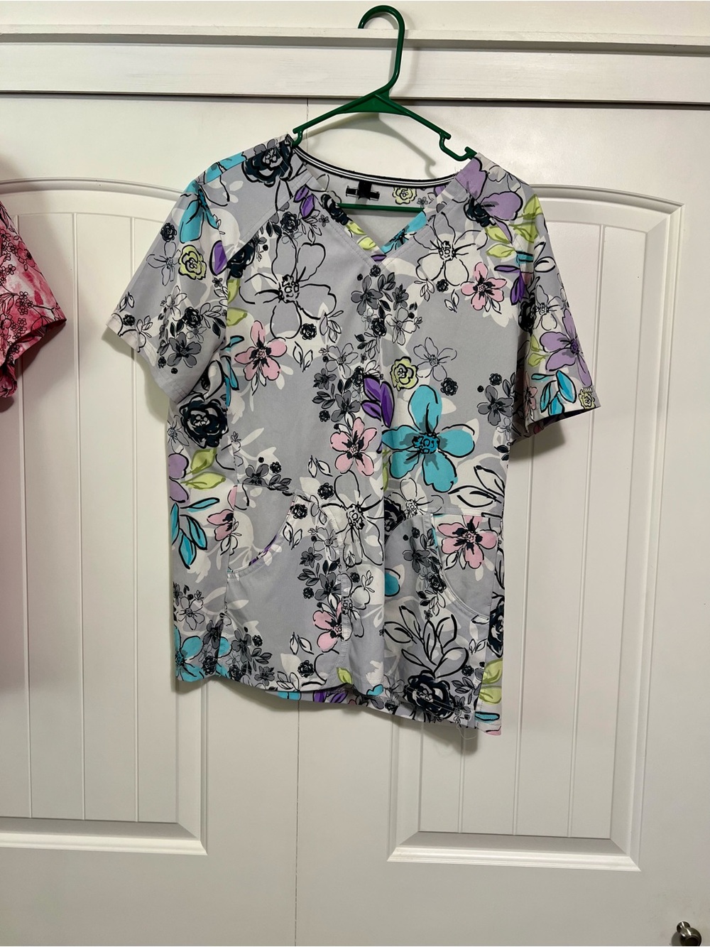 Floral V-Neck Women’s scrub Top in Light Gray with Pastel Accents